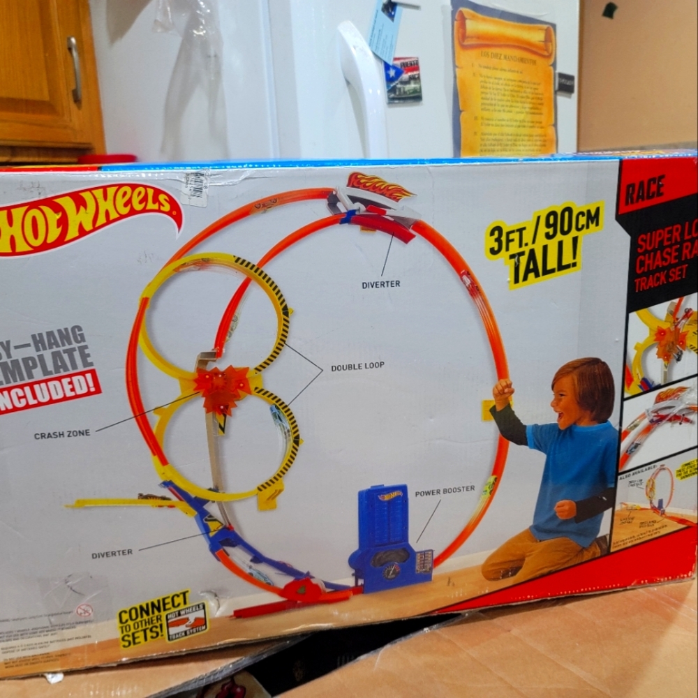 Hot wheels super loop chase race